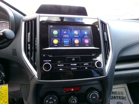 Used 2019 Subaru Crosstrek 2.0i Premium w/ Eyesight System image 18