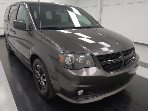 Used 2016 Dodge Grand Caravan SXT FWD image 14