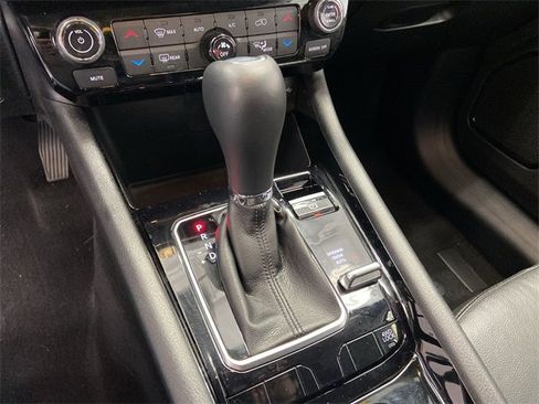 Used 2023 Jeep Compass Limited image 28