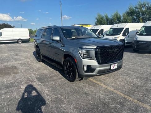 Used 2023 GMC Yukon XL Denali AWD/4WD image 2