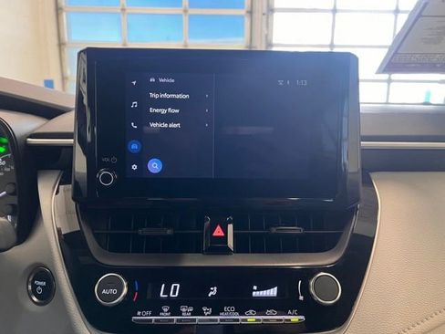 Used 2024 Toyota Corolla SE w/ SE Package image 25