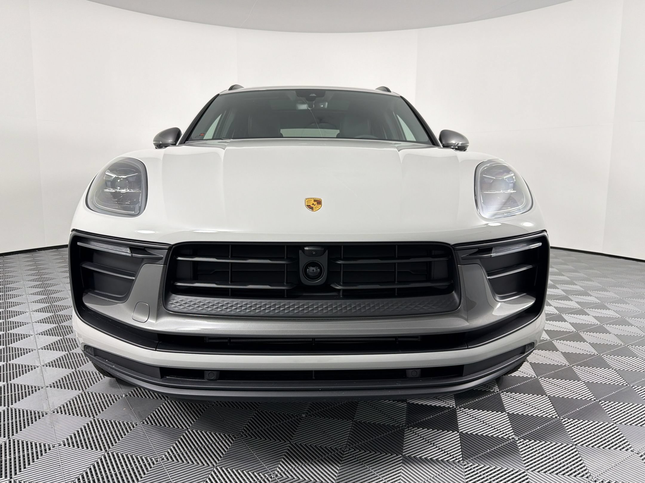 Certified 2026 Porsche Macan Turbo AWD/4WD image 13