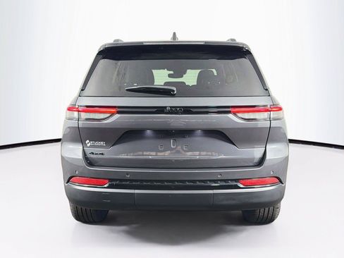 Used 2023 Jeep Grand Cherokee Altitude AWD/4WD image 10