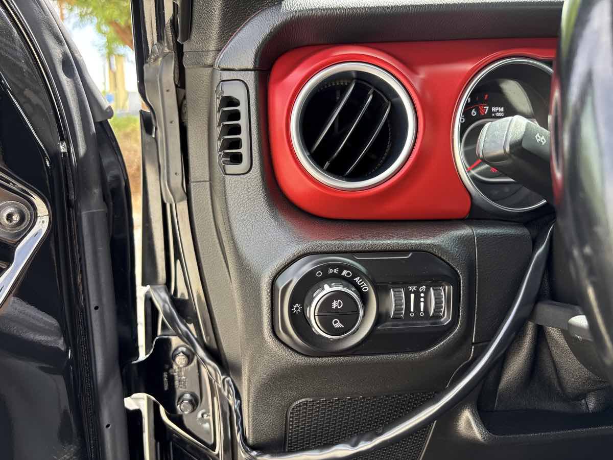 Used 2021 Jeep Gladiator Rubicon AWD/4WD image 25