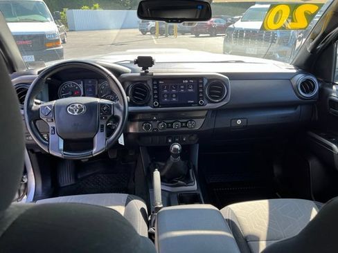 Used 2020 Toyota Tacoma TRD Sport AWD/4WD image 33