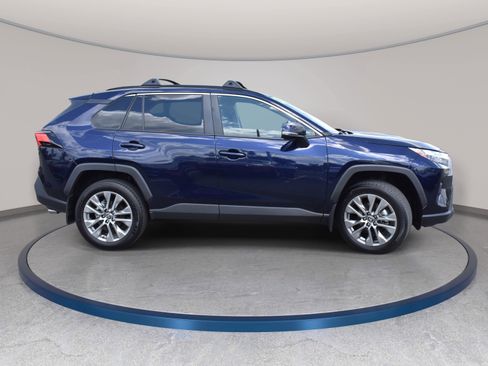 Used 2025 Toyota RAV4 XLE Premium FWD image 5