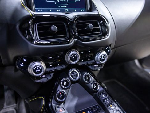 Used 2022 Aston Martin V8 Vantage Coupe RWD image 46