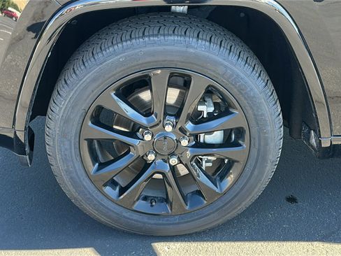 Used 2021 Jeep Grand Cherokee Laredo X image 9