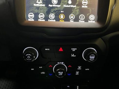Used 2022 Jeep Renegade Latitude w/ Convenience Group AWD/4WD image 22