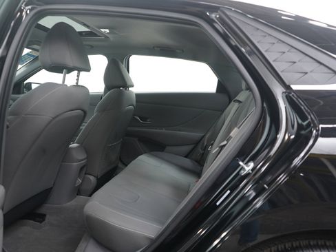 Used 2025 Hyundai Elantra SEL image 16