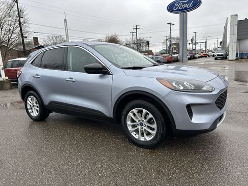 Used 2022 Ford Escape SE image 2