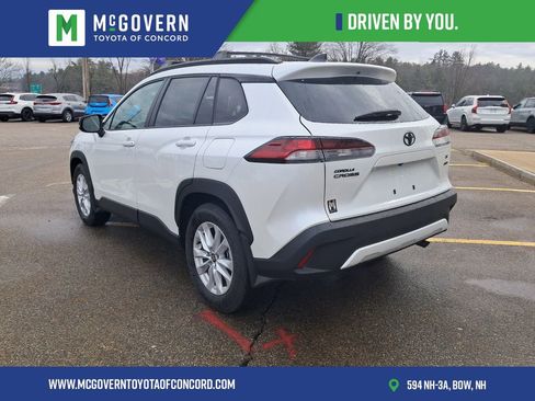 Used 2026 Toyota Corolla Cross LE w/ Moonroof Package image 6