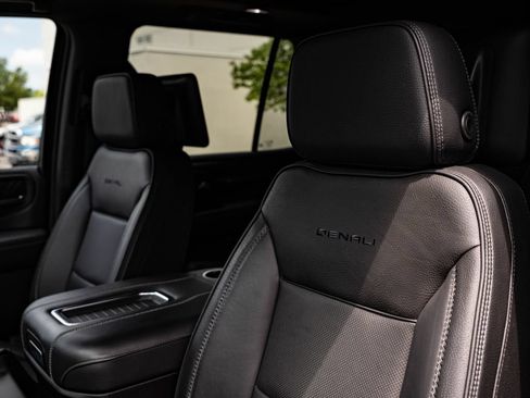 Used 2023 GMC Yukon Denali AWD/4WD image 26