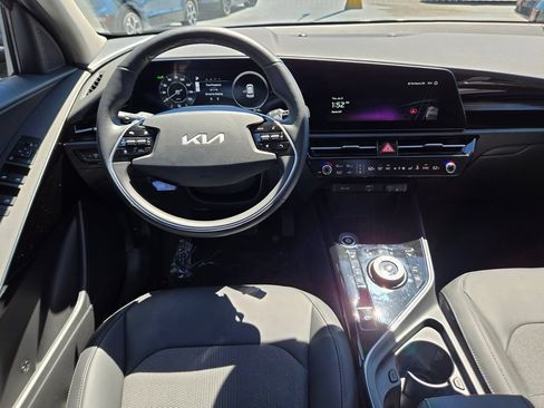 Certified 2024 Kia Niro Wind w/ Wind Preserve Package FWD image 18