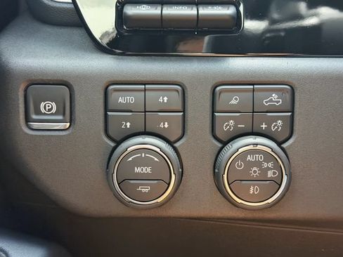 Used 2024 Chevrolet Silverado 1500 High Country w/ Technology Package AWD/4WD image 28