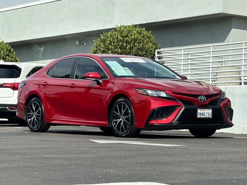 Used 2021 Toyota Camry SE FWD image 8