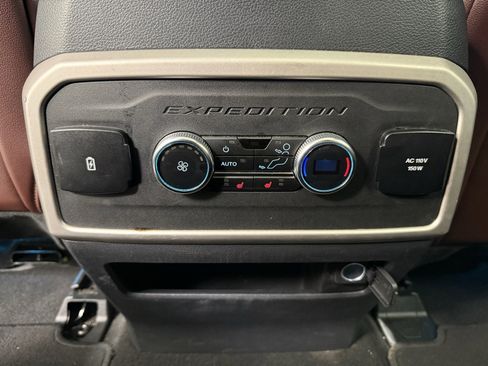Used 2024 Ford Expedition Limited image 23