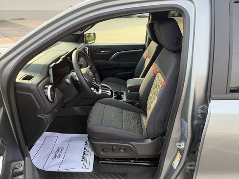 Used 2026 Chevrolet Colorado Z71 AWD/4WD image 10