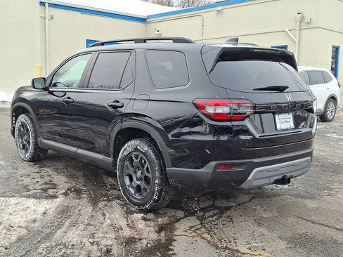 Certified 2025 Honda Pilot TrailSport image 9