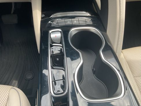 Used 2021 Buick Envision Essence FWD image 16