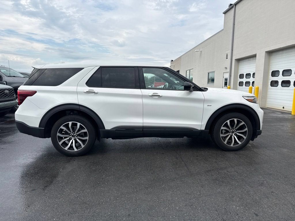 Used 2022 Ford Explorer ST-Line AWD/4WD image 4