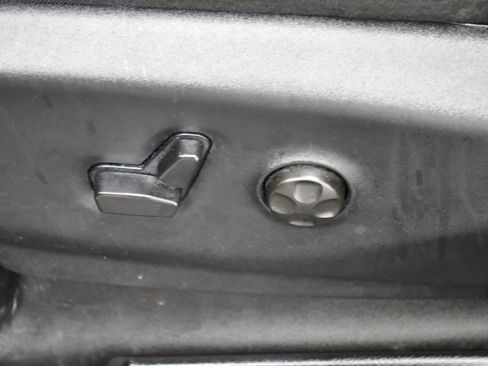 Used 2025 Chrysler Pacifica Select FWD image 15