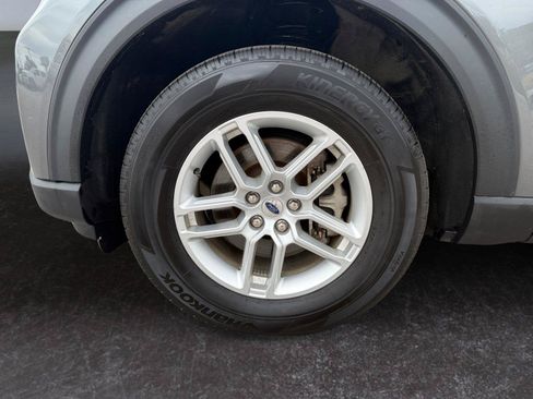 Used 2025 Ford Explorer Active AWD/4WD image 28