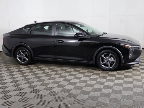 Used 2025 Kia K4 LXS image 12