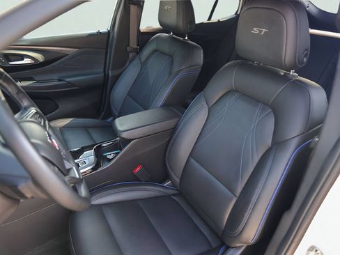 Used 2024 Buick Envista Sport Touring w/ Convenience I Package FWD image 10