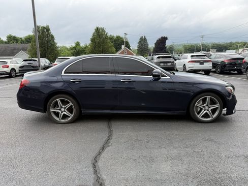 Used 2017 Mercedes-Benz E 300 4MATIC image 4