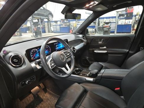 Used 2021 Mercedes-Benz GLB 250 4MATIC image 3