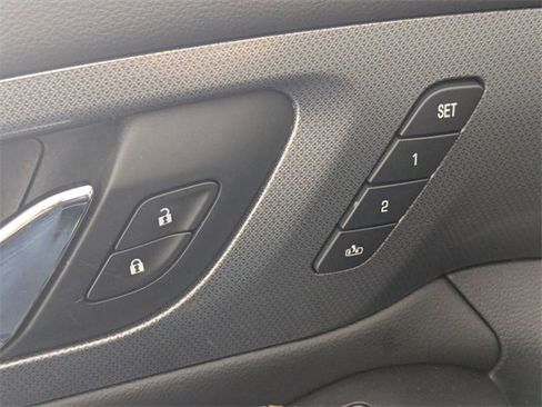 Used 2020 Chevrolet Traverse Premier image 11