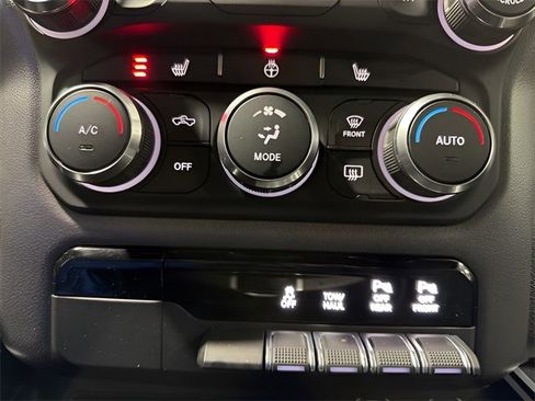 Used 2021 RAM 1500 Big Horn image 22