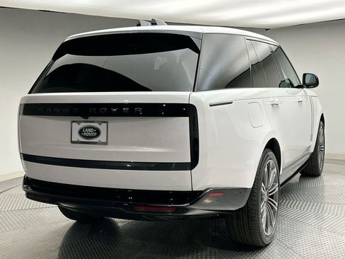 New 2025 Land Rover Range Rover SE image 2