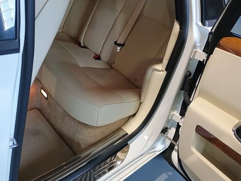 Used 2011 Rolls-Royce Ghost RWD image 28