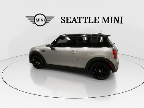 Certified 2024 MINI Cooper SE image 7