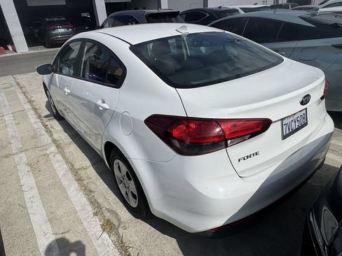 Used 2017 Kia Forte LX FWD image 3
