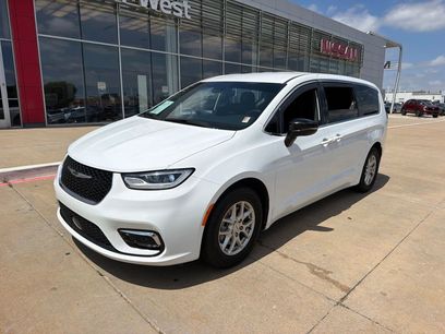Used 2024 Chrysler Pacifica Touring