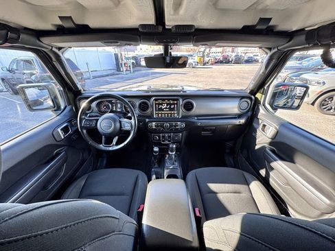 Certified 2022 Jeep Gladiator Willys image 11