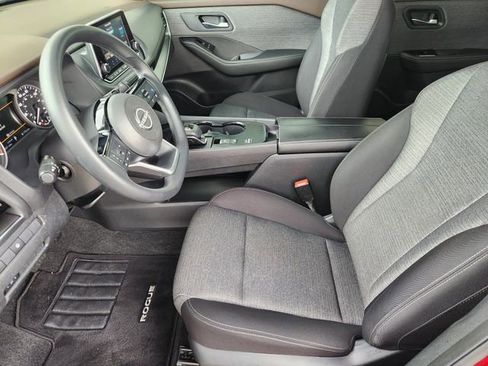 Used 2023 Nissan Rogue SV FWD image 9