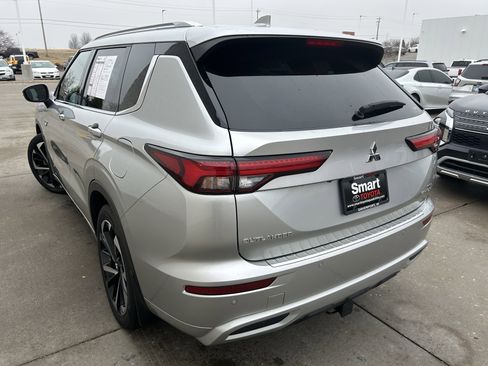 Used 2023 Mitsubishi Outlander SEL image 4