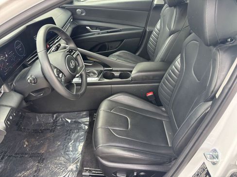 Used 2025 Hyundai Elantra Limited image 23