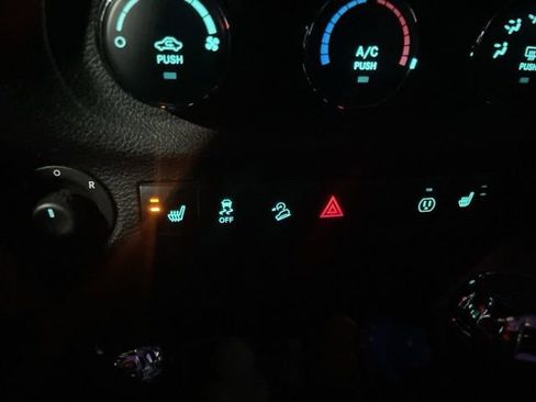 Used 2018 Jeep Wrangler Unlimited Rubicon w/ Cold Weather Group image 9