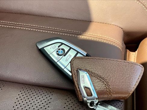 Used 2021 BMW X5 sDrive40i w/ M Sport Package RWD image 14