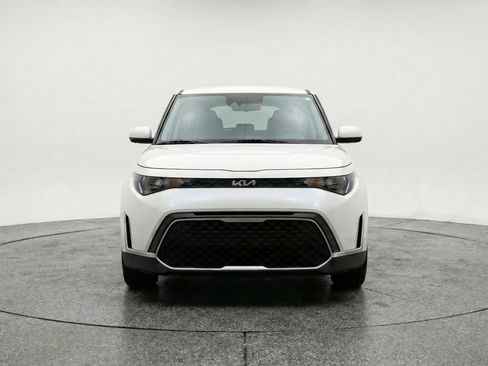 Used 2025 Kia Soul LX w/ LX Technology Package image 2