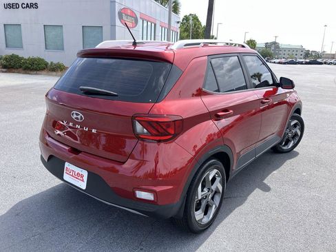 Used 2024 Hyundai Venue SEL FWD image 5