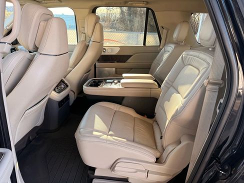 Used 2018 Lincoln Navigator L Reserve w/ Technology Package image 19