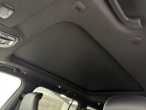 New 2025 Jeep Grand Cherokee L Summit w/ MOPAR Finishing Package image 18