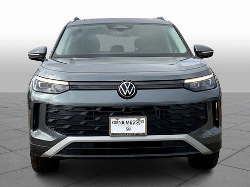 New 2025 Volkswagen Tiguan SE AWD/4WD image 3