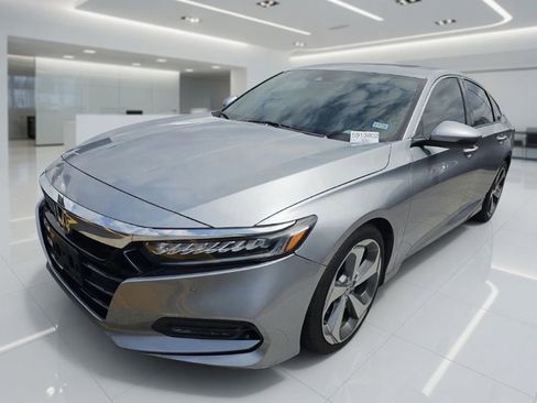 Used 2018 Honda Accord Touring image 1